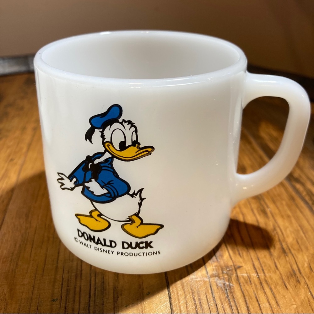 Vintage Disney Donald Duck milk glass coffee mug